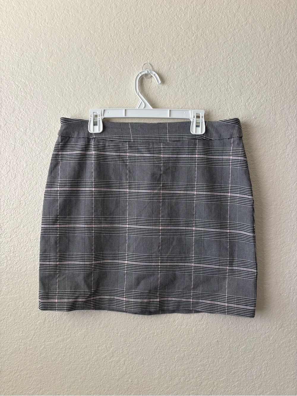 Plaid Gray Mini Skirt - Sleek Office-to-Weekend Style